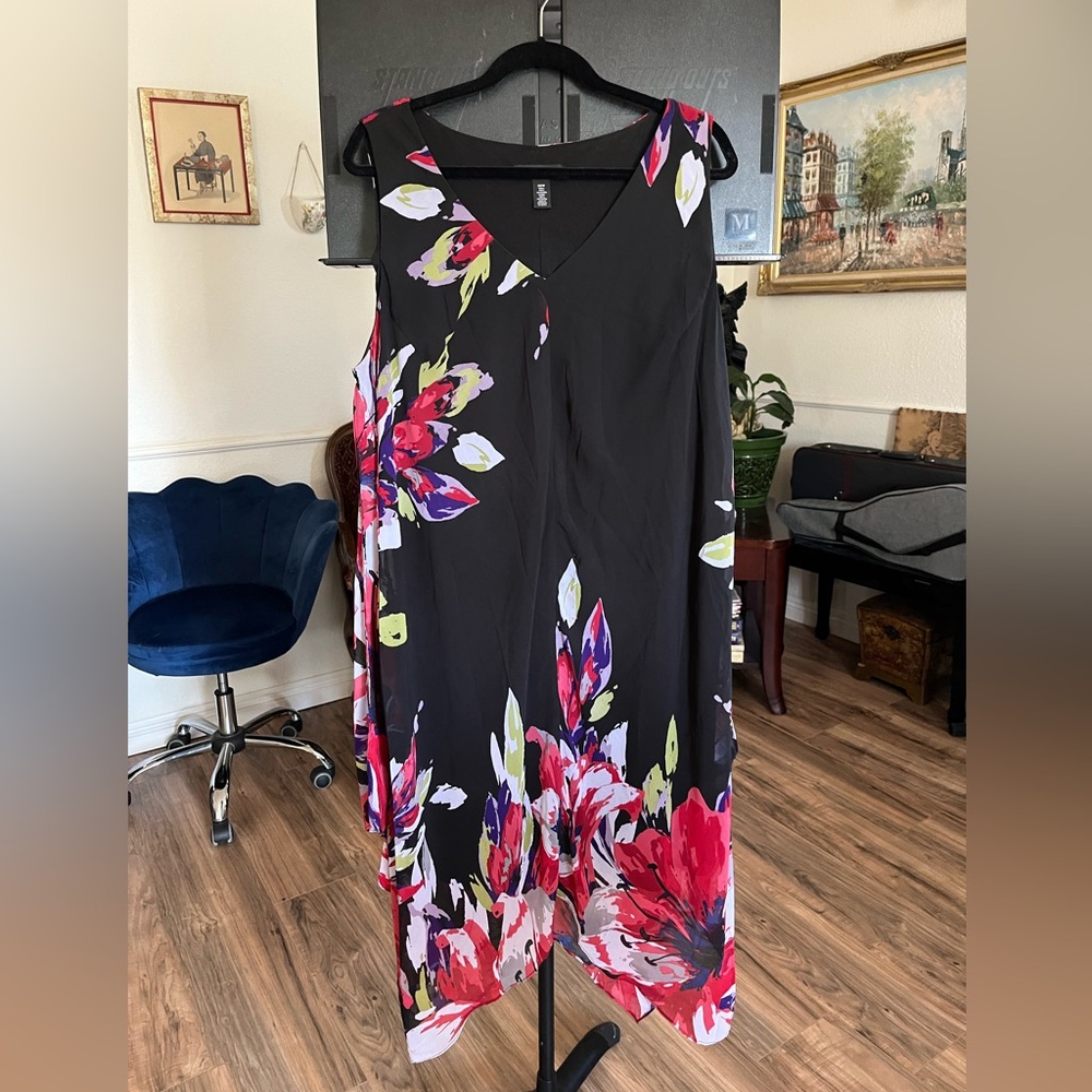 Loose and colorful shark bite hem sleeveless dress